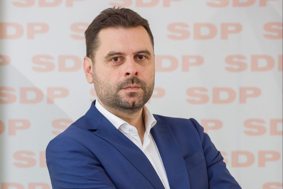 Vujović: U timu kosmopolite Abazoviću su Carević i Noćni vukovi, tim SDP-a su najviši predstavnici EU i NATO