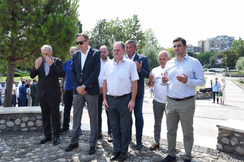 Delegacija SDP položila vijenac na spomenik na Pobrežju