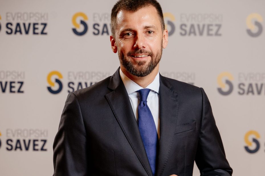 Zeković: Lider parlamentarne većine koja “iskreno teži EU”,  smatra da je malo šta nedostojanstveno kao evropska perspektiva
